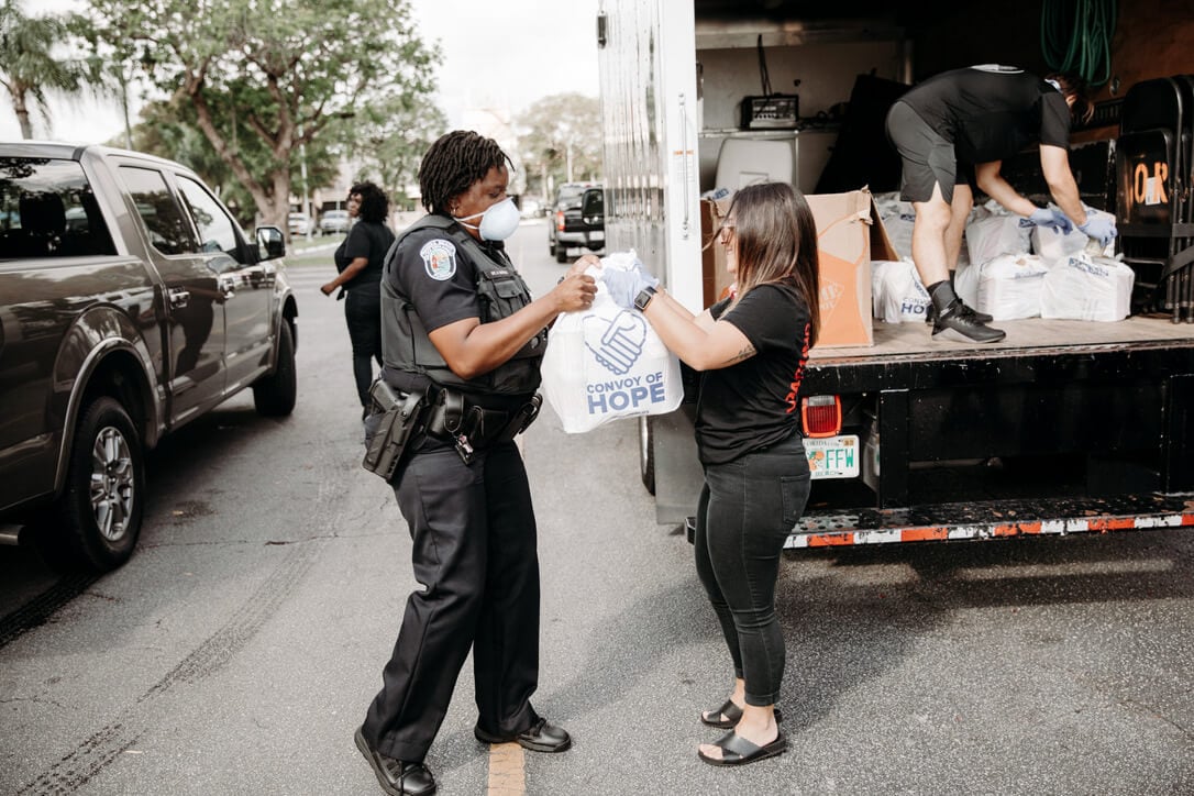 Riviera Beach, Florida – Volunteers from Christ Fellowship Church work alongside local law enforcement officers to distribute COVID-19 relief