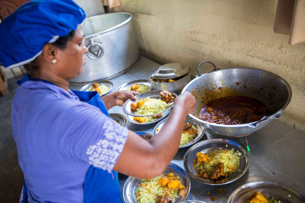 Cooking in Sri Lanka Slums