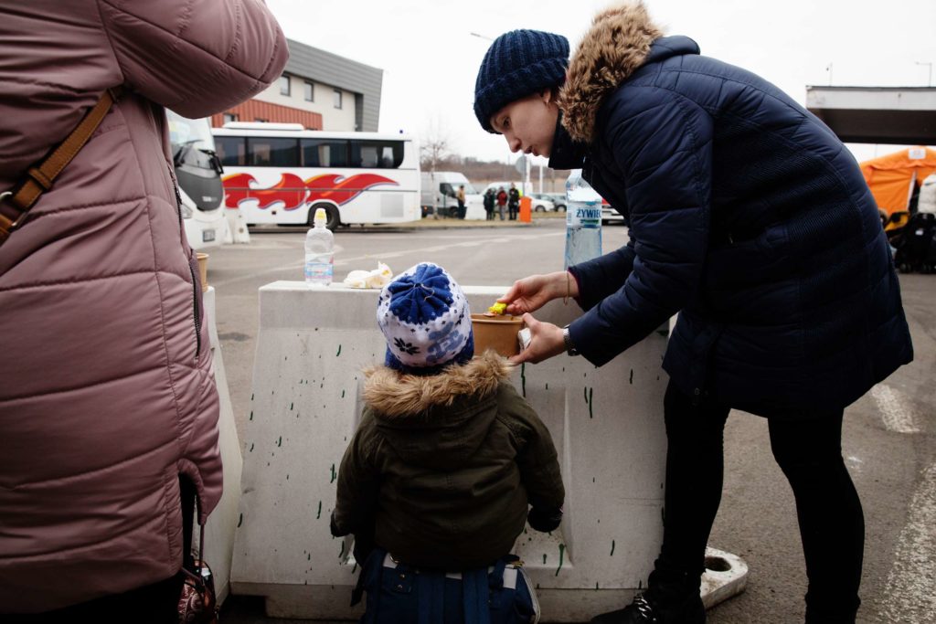 feeding Ukrainian refugees